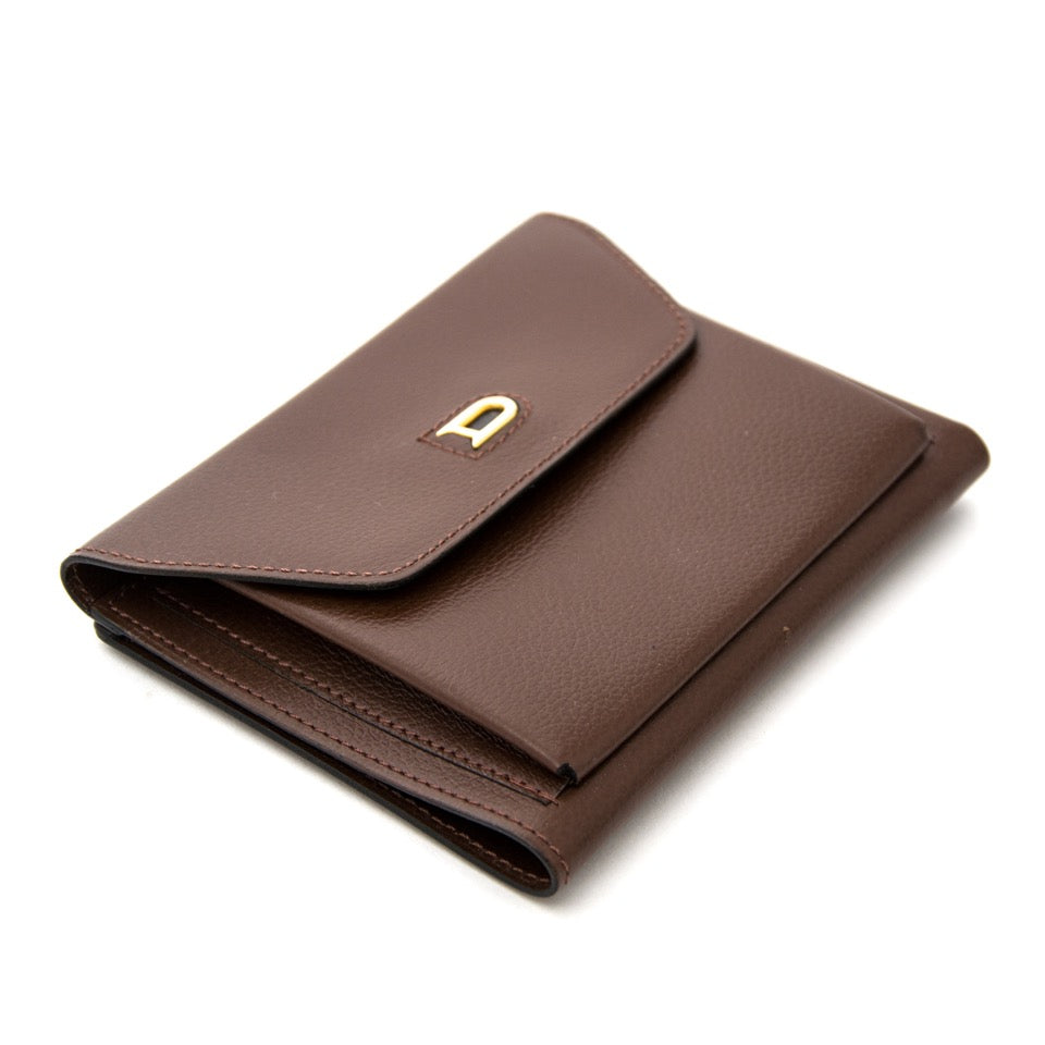 Koop en verkoop uw Delvaux lederwaren en accessoires bij Labellov