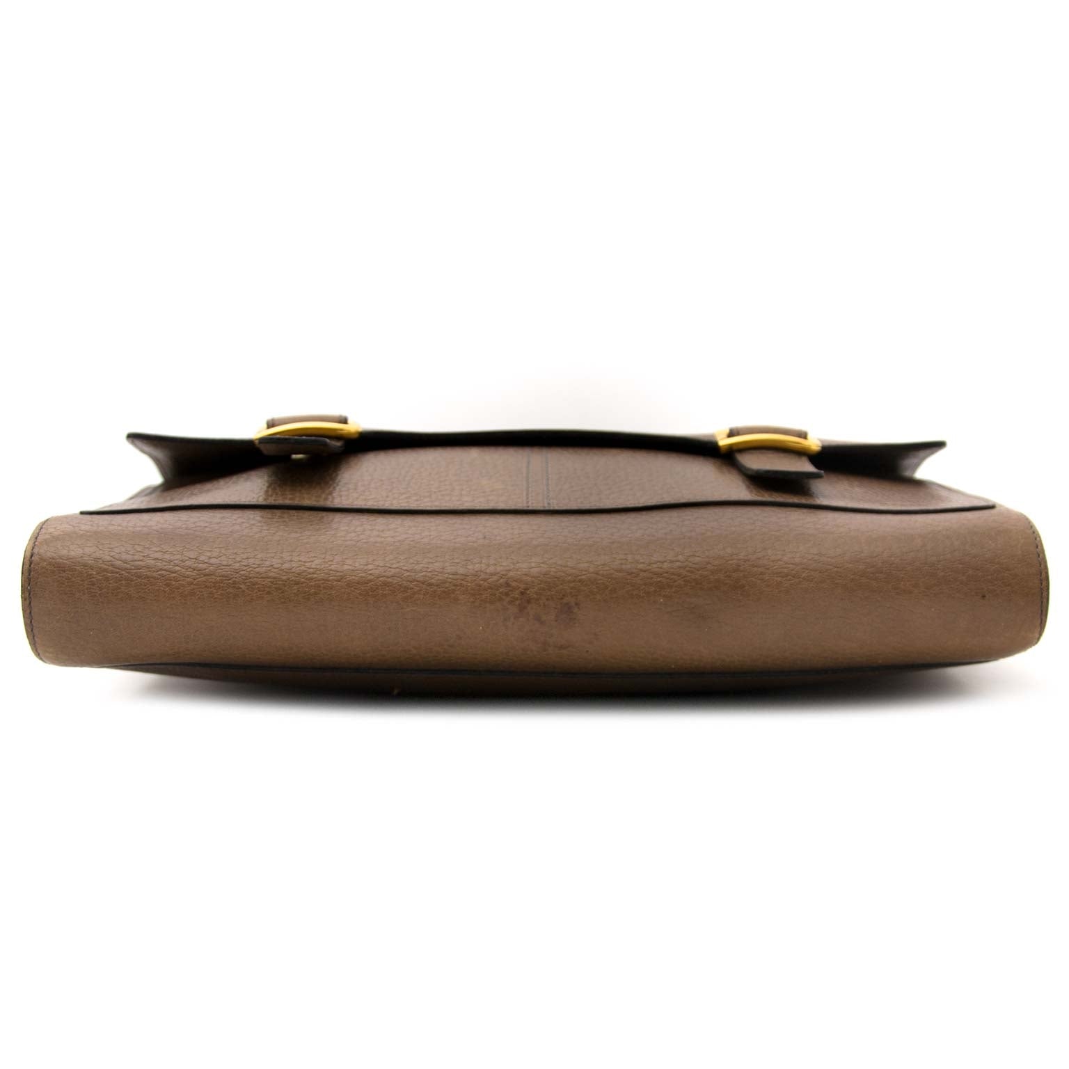 Delvaux Taupe Messenger Grained Leather Bag Buy authentic designer Delvaux secondhand bags at Labellov at the best price. Safe and secure shopping. Koop tweedehands authentieke Delvaux tassen bij designer webwinkel labellov.