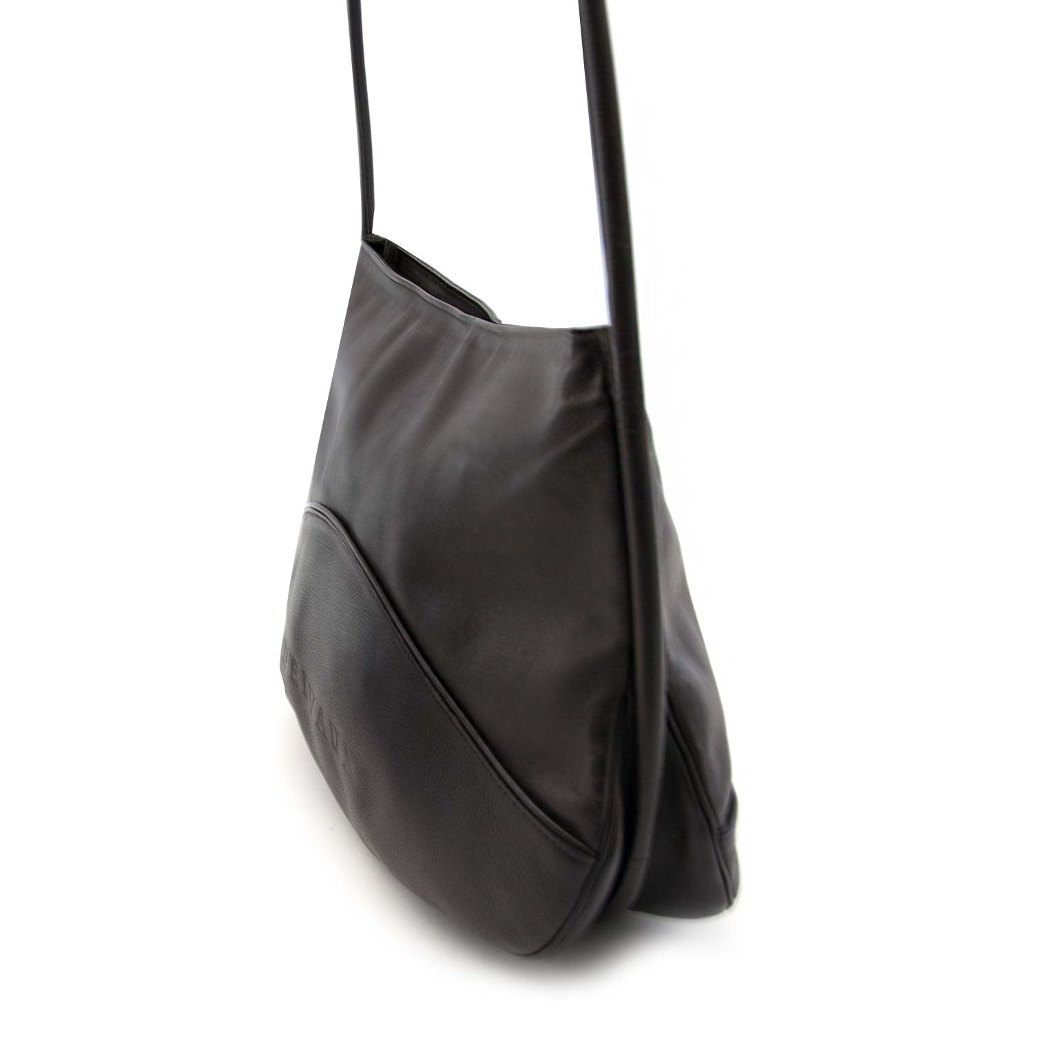 buy designer bags at the right price at Labellov in Antwerp