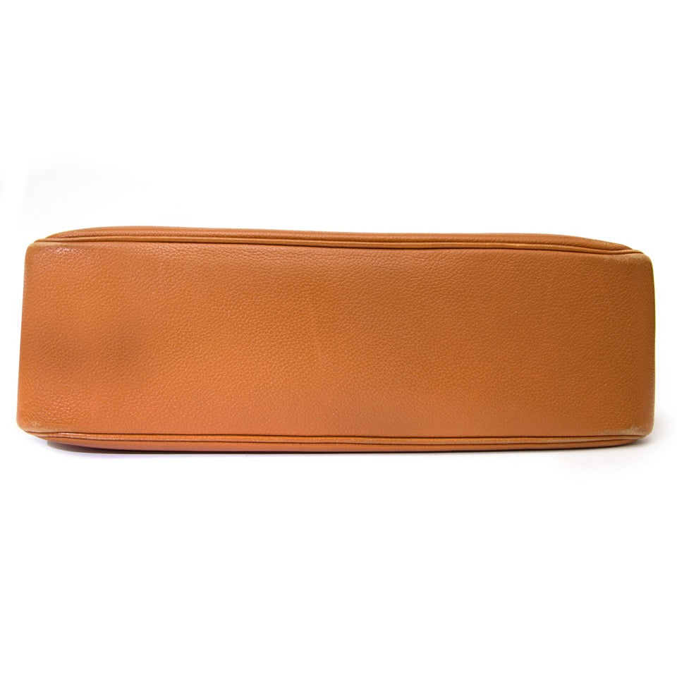 Buy vintage Vintage Delvaux cognac shoulder bag at the right price at LabelLOV vintage webshop. Luxe, vintage, fashion. Safe and secure online shopping. Antwerp, Belgium.
