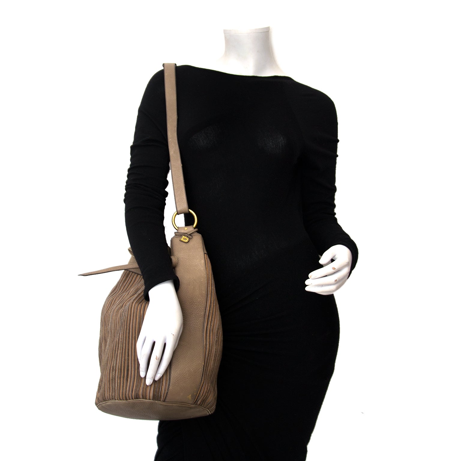 100% authentieke Delvaux tas nu bij labellov.com tegen de beste prijs.