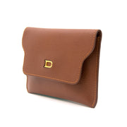 Koop uw 100% authentieke Delvaux Cognac Small Wallet aan de beste prijs bij Labellov timeless luxury in Antwerpen.