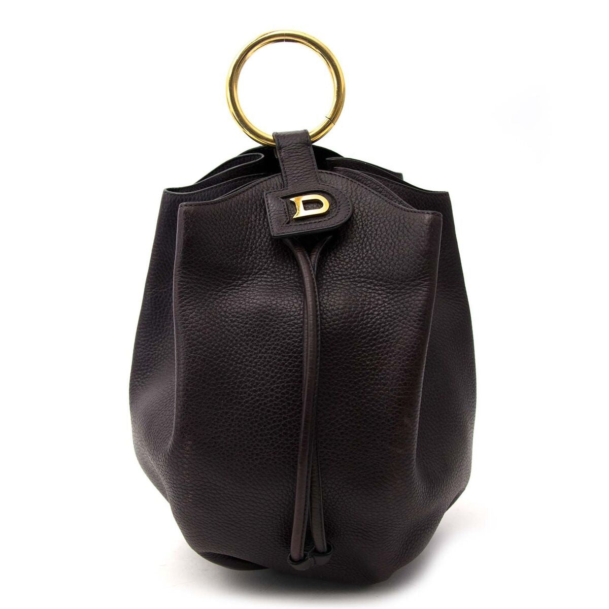 Buy an authentic secondhand Delvaux bucket bag at the right price at LabelLOV vintage webshop. Safe and secure online shopping.