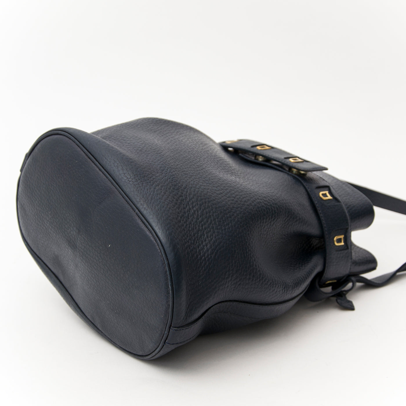 Authentieke Delvaux Calicot voor de juiste prijs bij LabelLOV vintage webshop. Veilig online winkelen. Luxe, vintage, mode. Antwerpen, België.