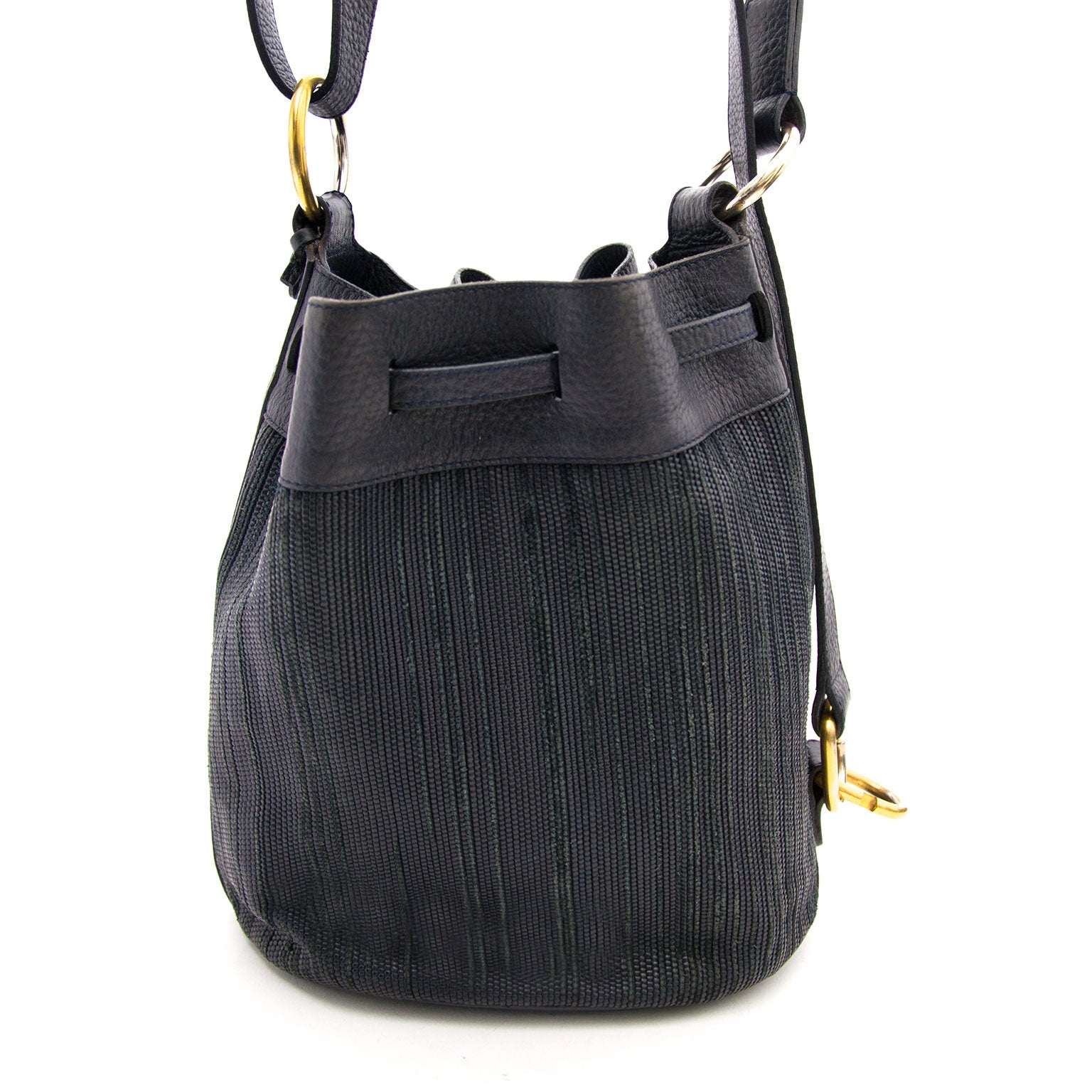 Koop uw authentieke Delvaux Toile de Cuir Bucket Bag aan de beste prijzen!