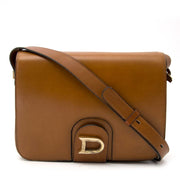 Delvaux Camel 'Heureux' Leather Saddle Flap Bag Buy authentic designer Chanel secondhand bags at Labellov at the best price. Safe and secure shopping. Koop tweedehands authentieke Chanel tassen bij designer webwinkel labellov.