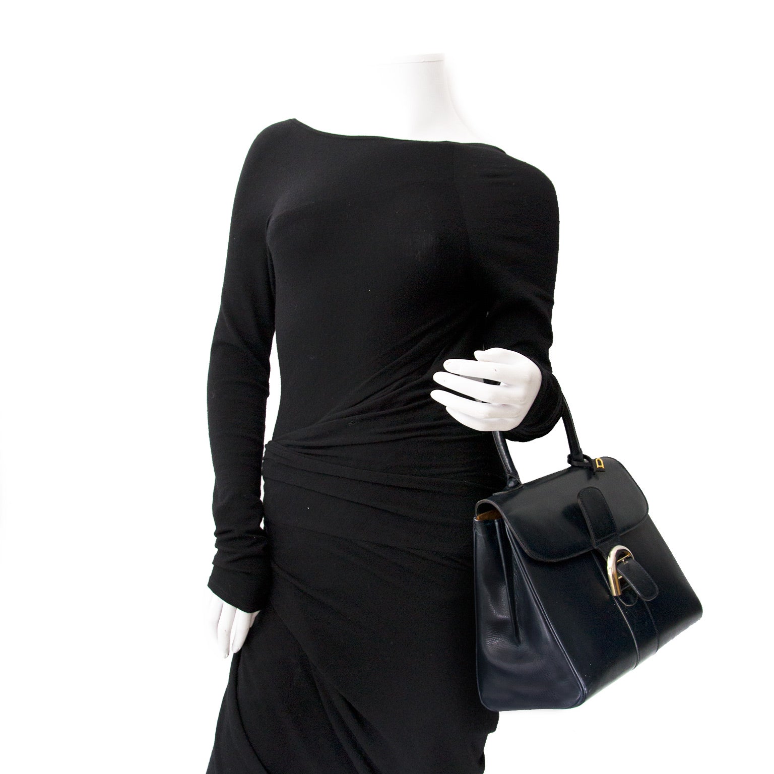 On the lookout for a Delvaux Brillant Dark Blue MM? Now online at labellov.com at the best price.