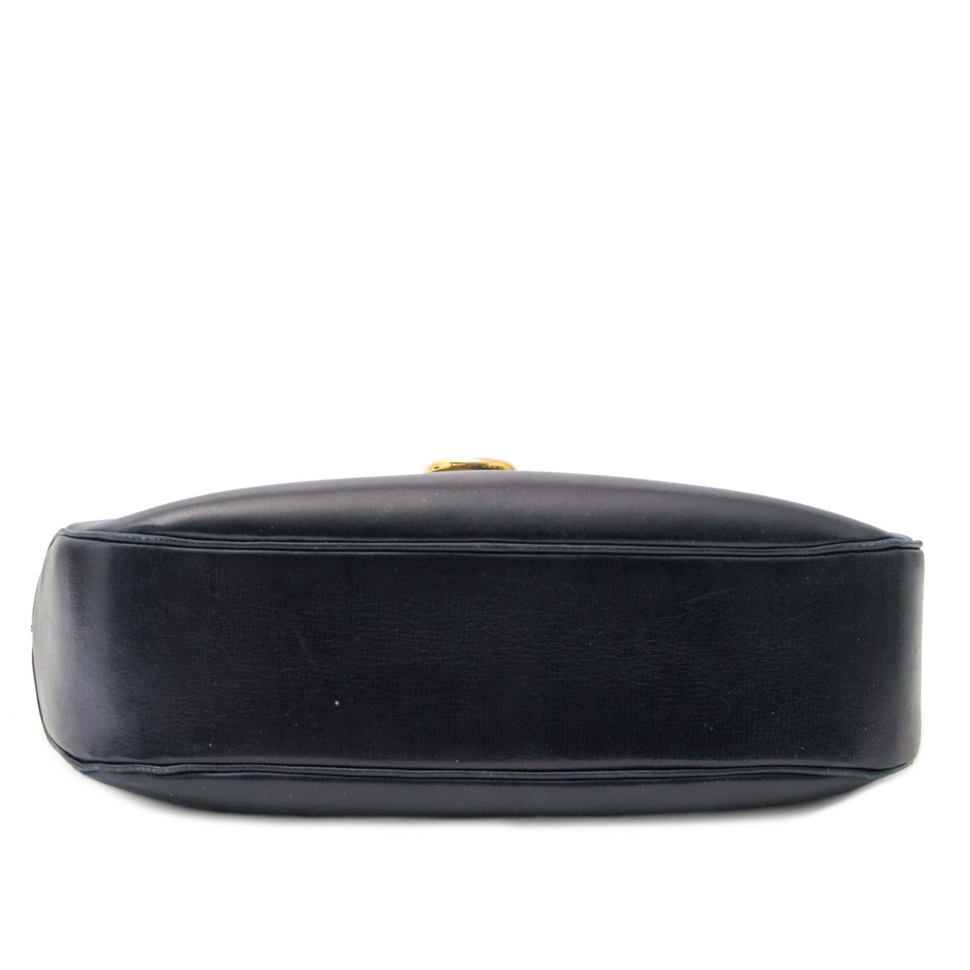 Delvaux Vintage Blue Leather Shoulder Bag Buy authentic designer Delvaux secondhand bags at Labellov at the best price. Safe and secure shopping. Koop tweedehands authentieke Delvaux tassen bij designer webwinkel labellov.