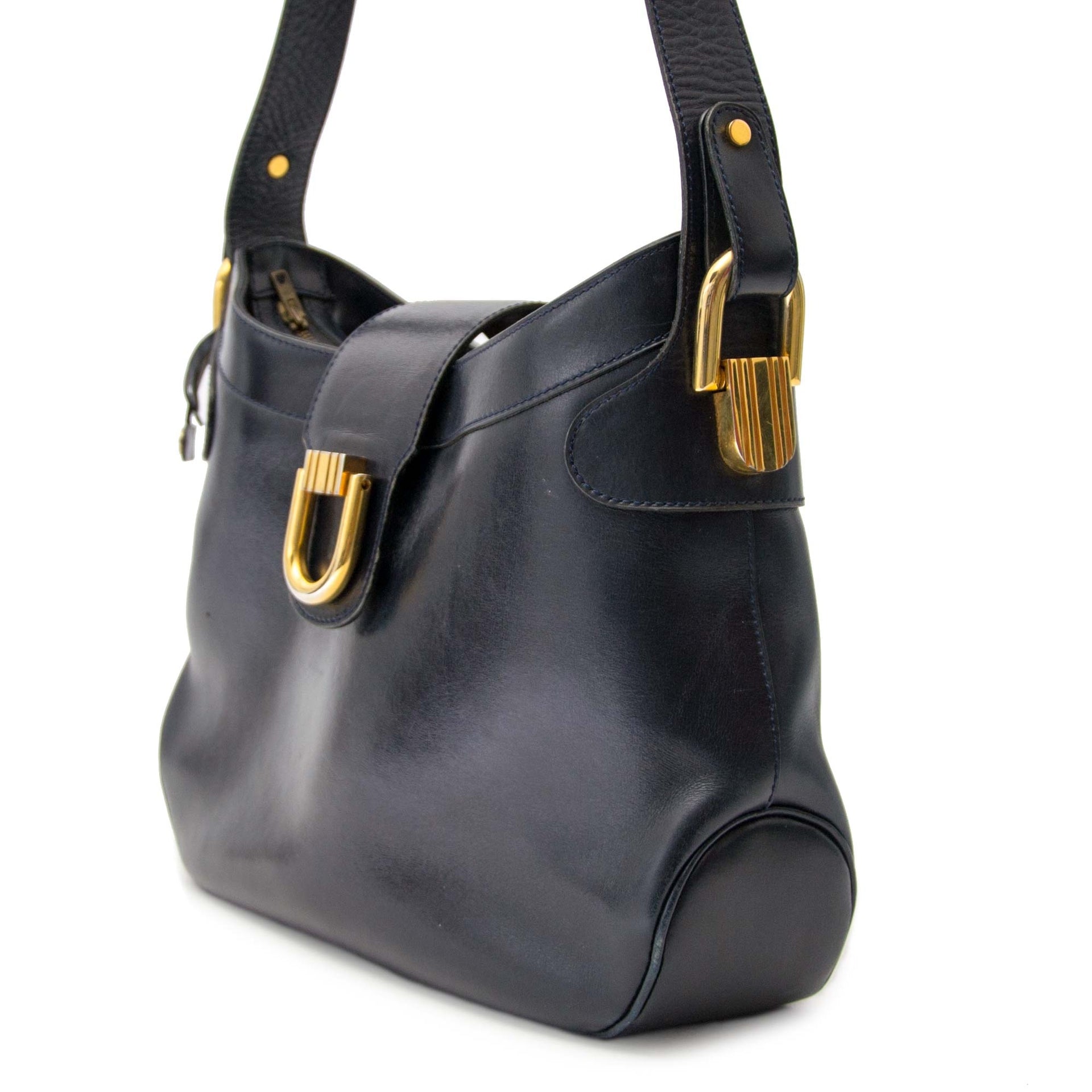 Delvaux Vintage Blue Leather Shoulder Bag Buy authentic designer Delvaux secondhand bags at Labellov at the best price. Safe and secure shopping. Koop tweedehands authentieke Delvaux tassen bij designer webwinkel labellov.
