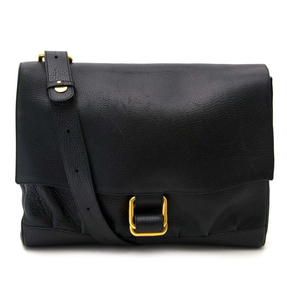 Buy an authentic secondhand Delvaux bag at the right price at LabelLOV vintage webshop. Safe and secure online shopping.