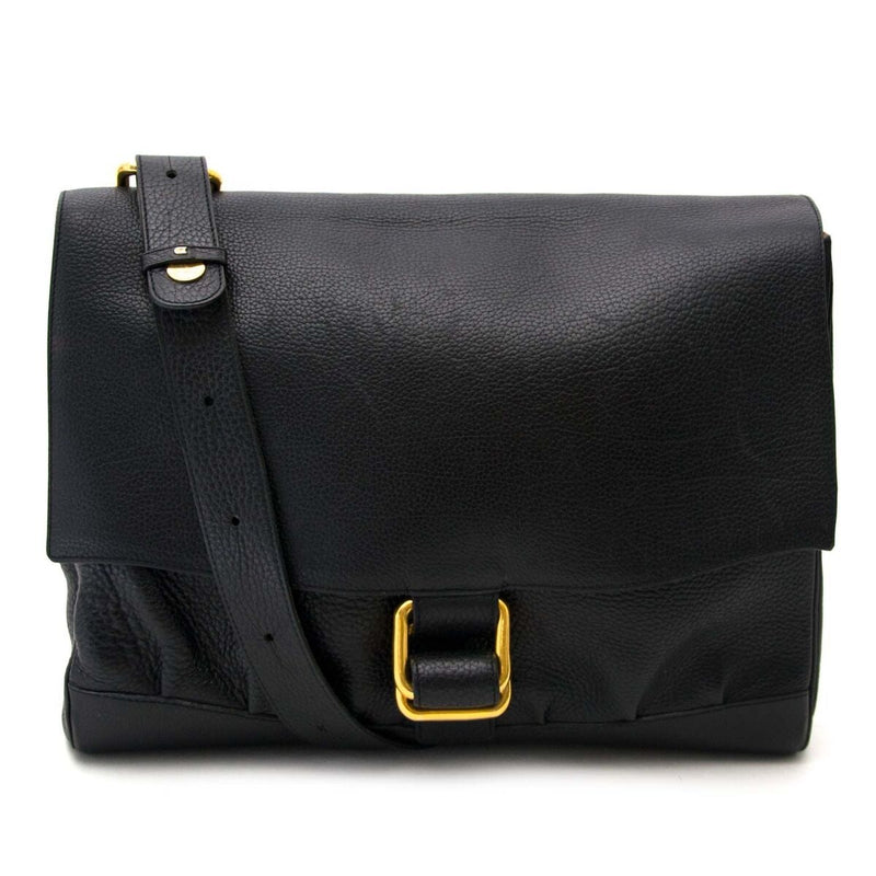 Buy an authentic secondhand Delvaux bag at the right price at LabelLOV vintage webshop. Safe and secure online shopping.