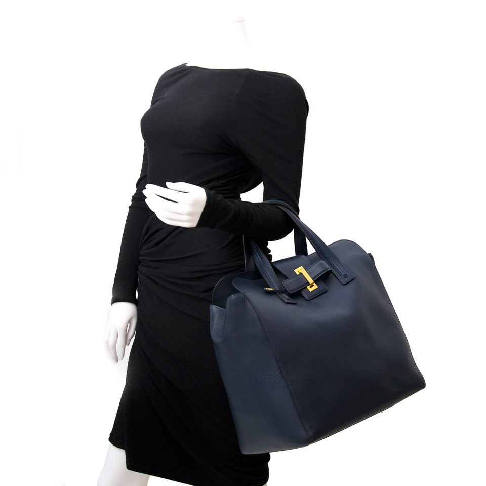 Vintage Delvaux tote bag for the best price at Labellov webshop. Safe and secure online shopping with 100% authenticity. Vintage Delvaux tote bag pour le meilleur prix.