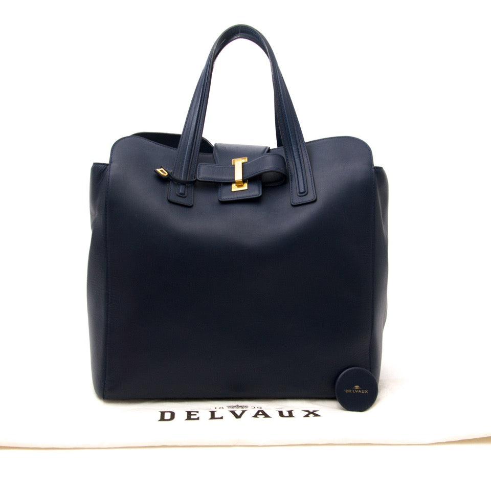 Vintage Delvaux tote bag for the best price at Labellov webshop. Safe and secure online shopping with 100% authenticity. Vintage Delvaux tote bag pour le meilleur prix.
