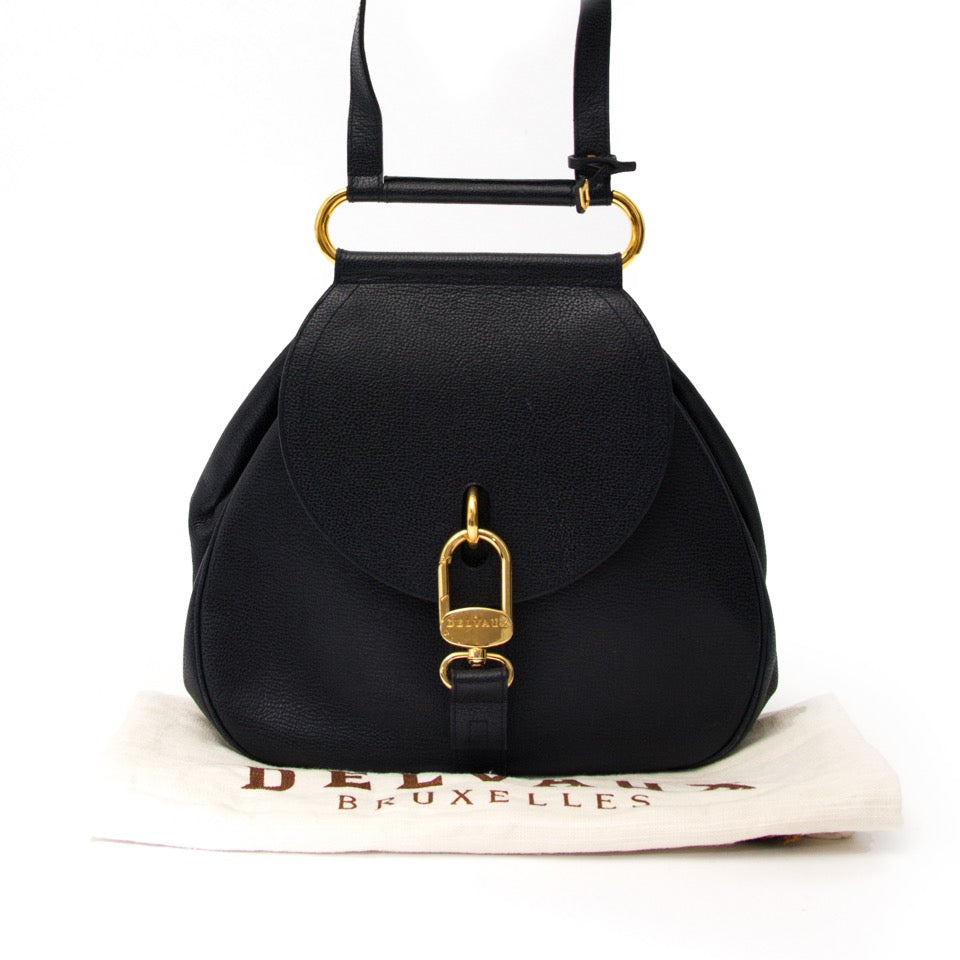 Koop en verkoop uw Delvaux Dark Blue Cerceau Bag snel en gemakkelijk online
