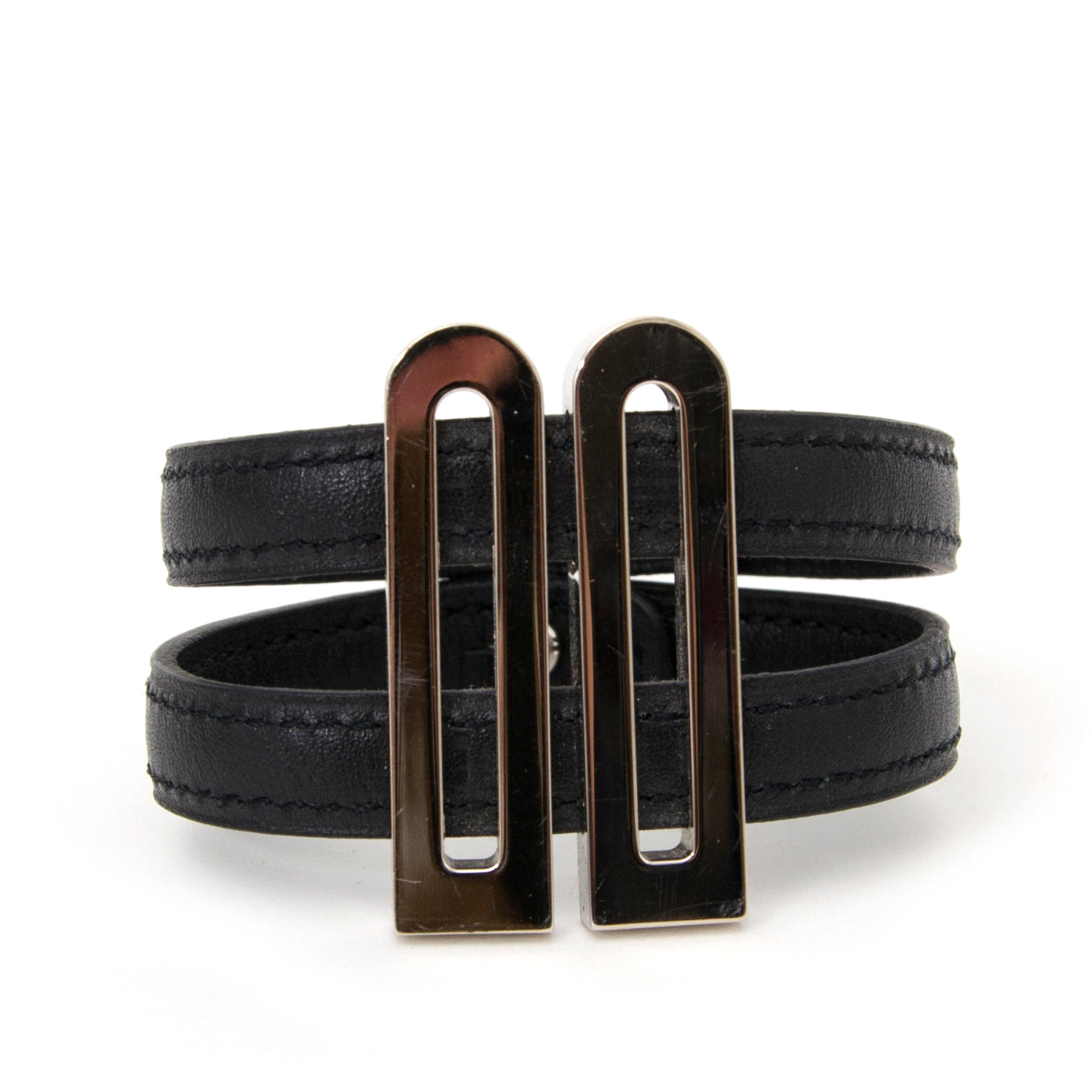 Buy authentic Delvaux bracelet at the right price at LabelLOV vintage webshop. Luxe, vintage, fashion. Safe and secure online shopping. Antwerp, Belgium.