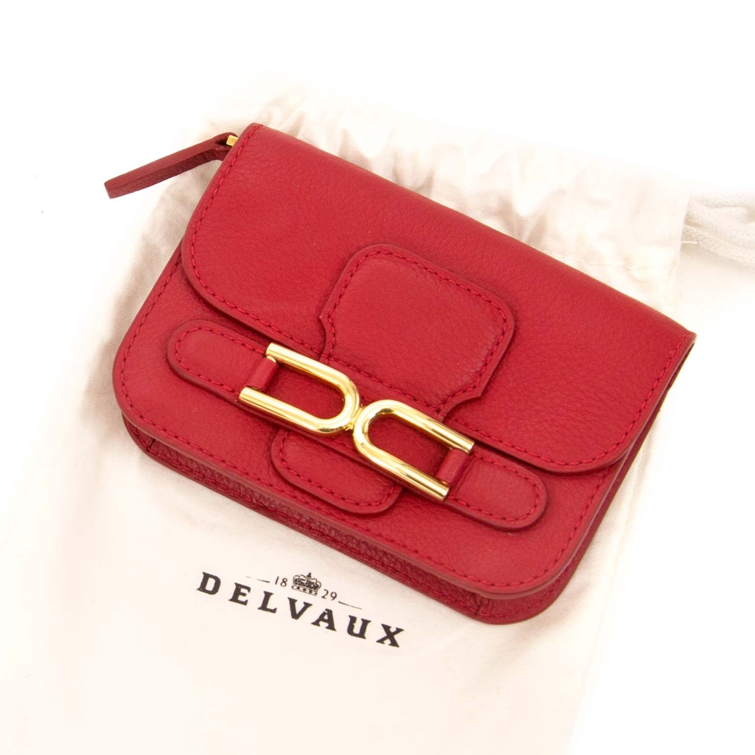 achetez Delvaux Red Escudo Wallet PM chez labellov pour le meilleur prix