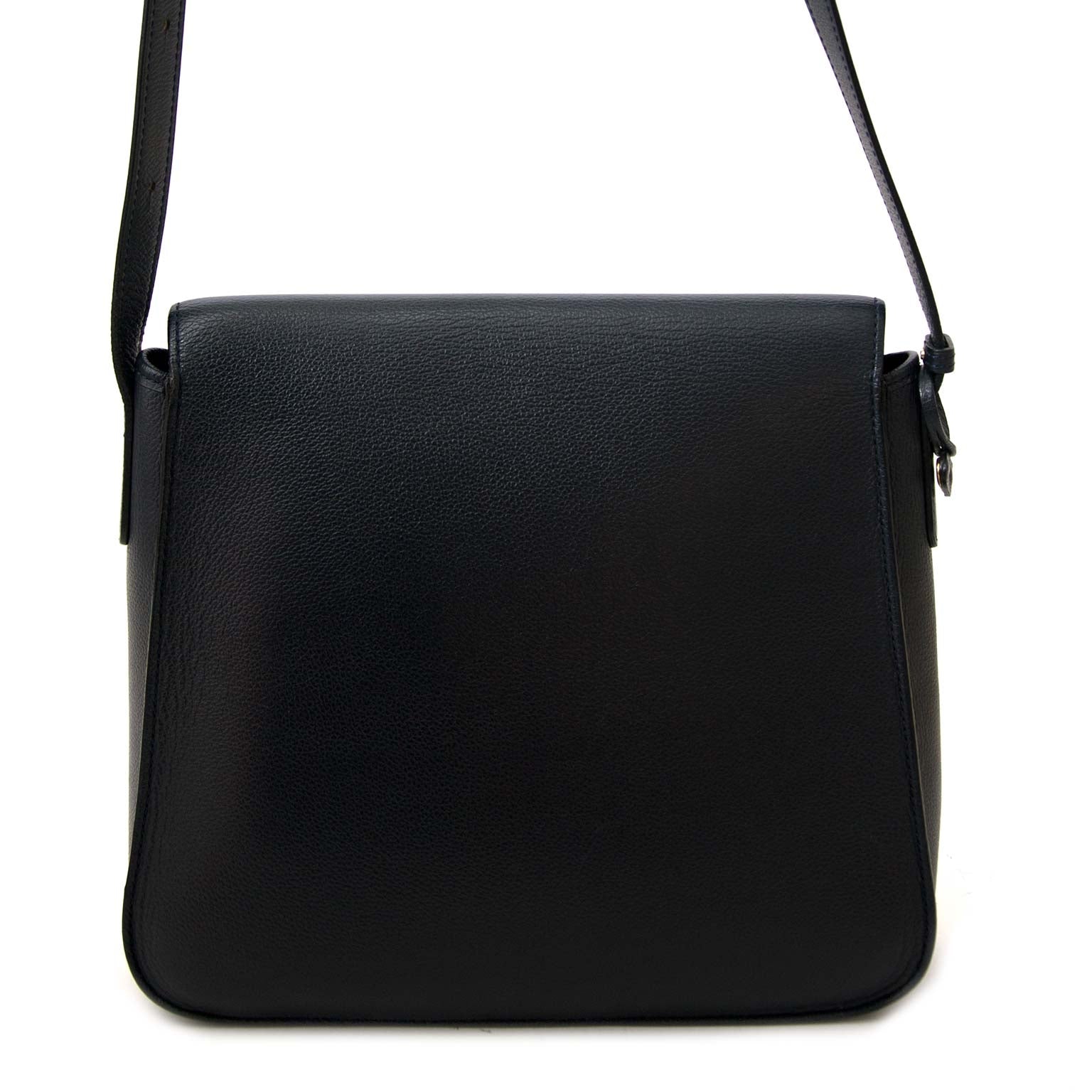Safe online shopping at labellov vintage fashion webshop belgium with delvaux bags