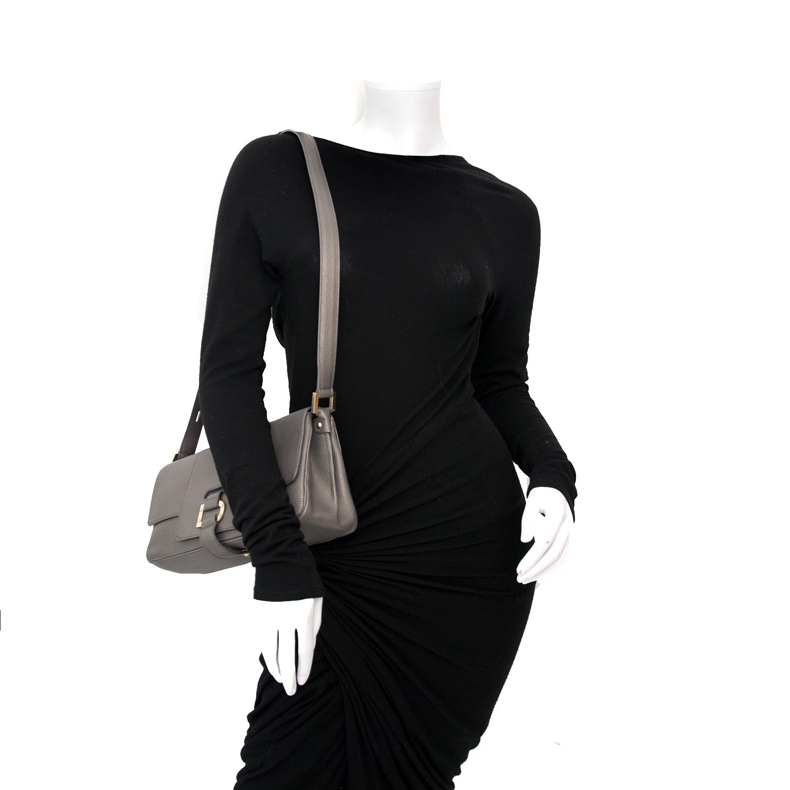 Delvaux Metallic Grey Shoulder Bag (LabelLOV) is a timeless piece, for sale in Belgium, Belgian webshop with worldwide shipping, designer brands.