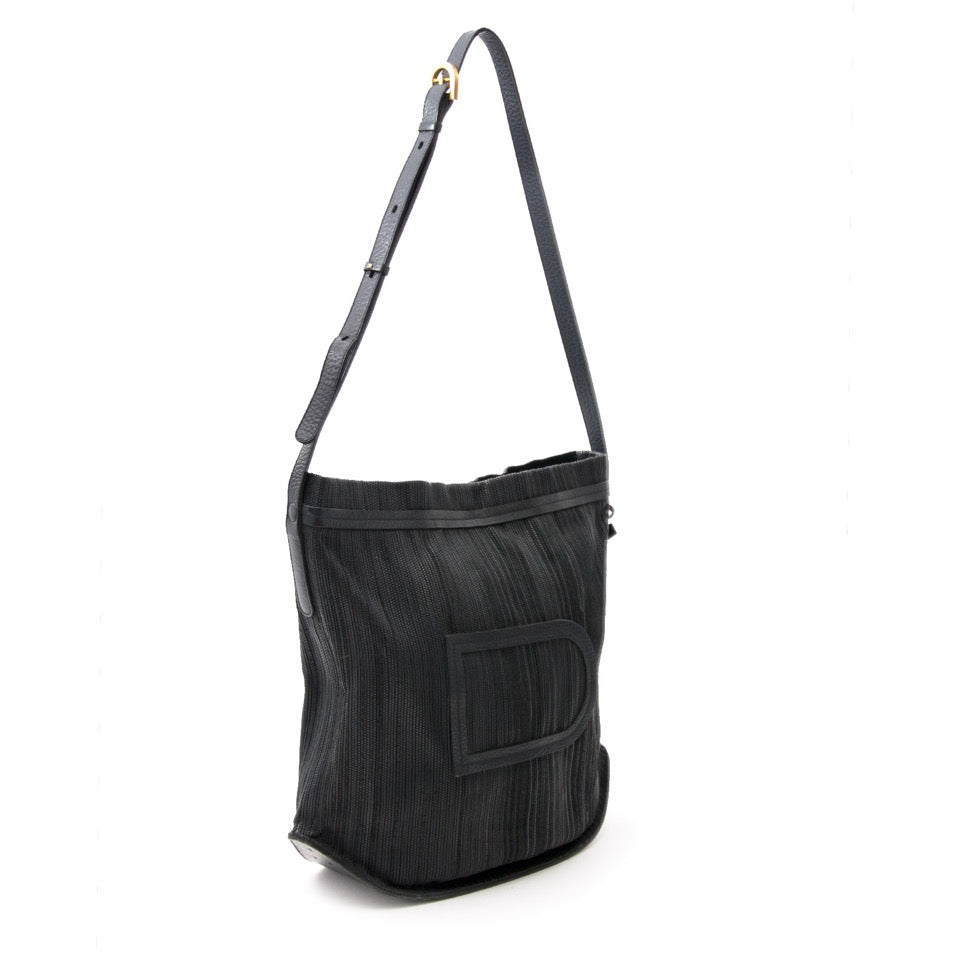 acheter en ligne comme neuf sac a main Delvaux 'Le Pin' in Black Toile De Cuire