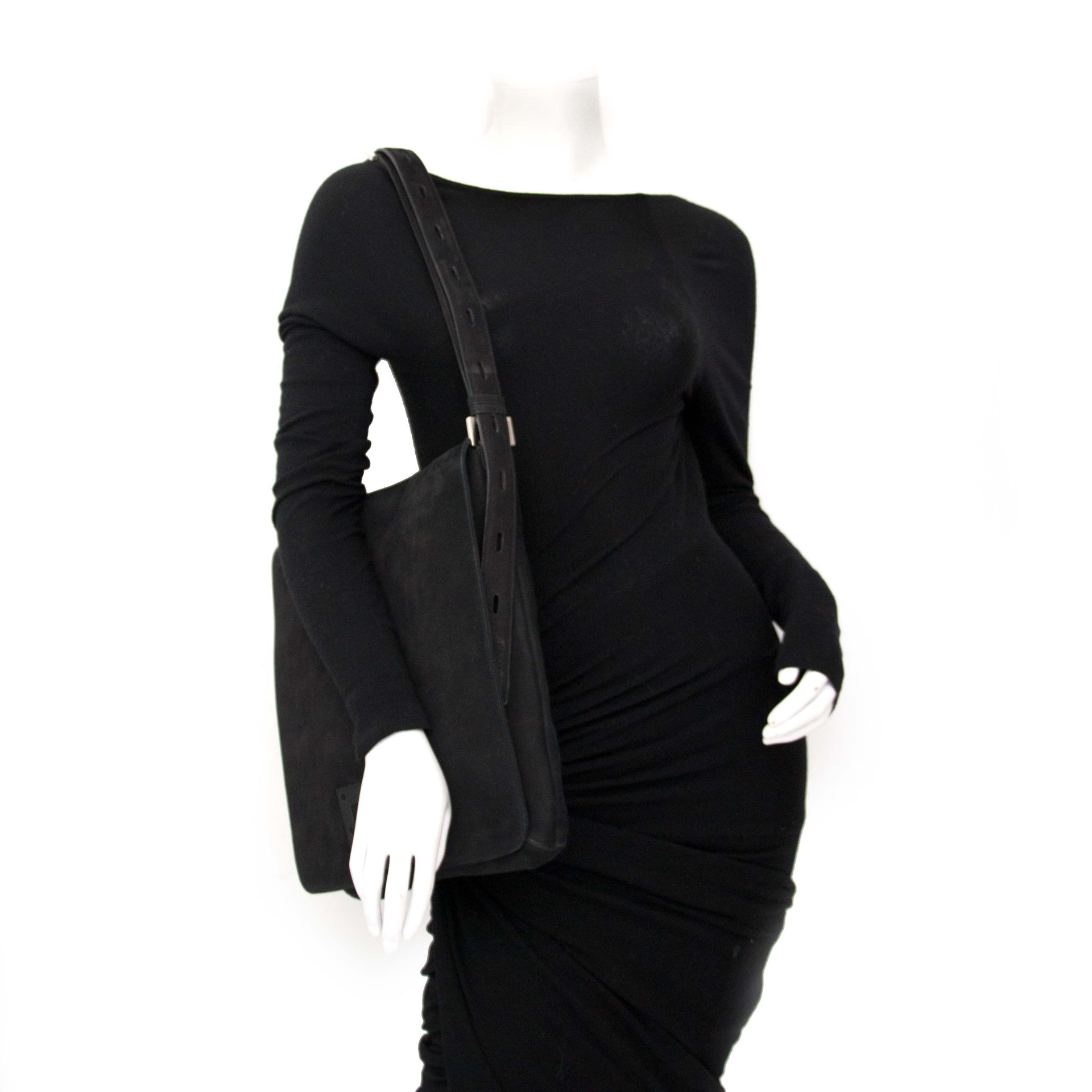 Are you looking for an authentic Delvaux Le Louise Baudrier Nubuck Black?