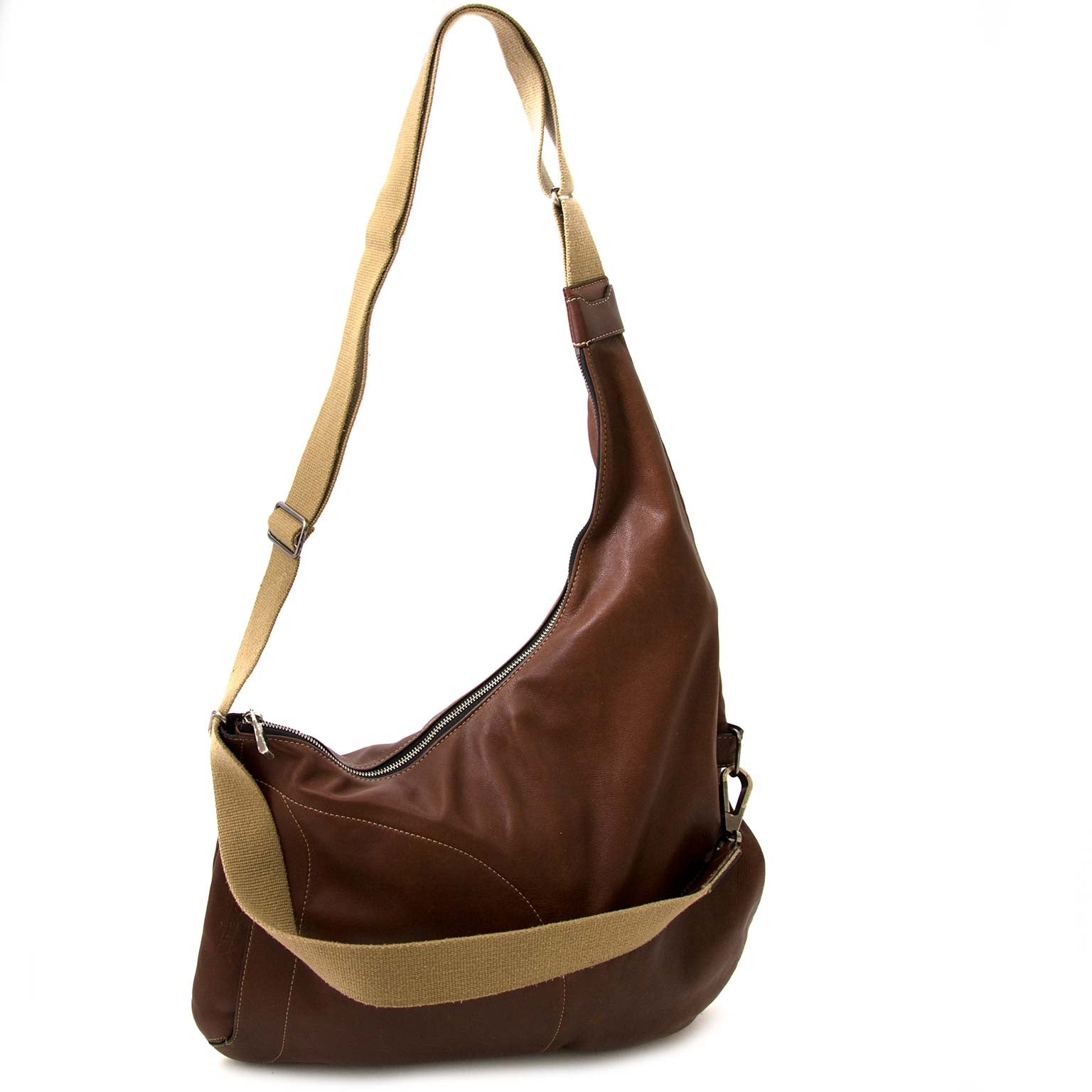 Buy authentic Deux De Delvaux bags at Labellov vintage fashion webshop