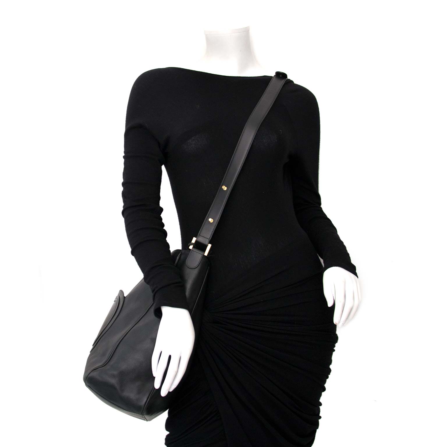 Labellov biedt Delvaux Louise Black Shoulder Bag te koop aan