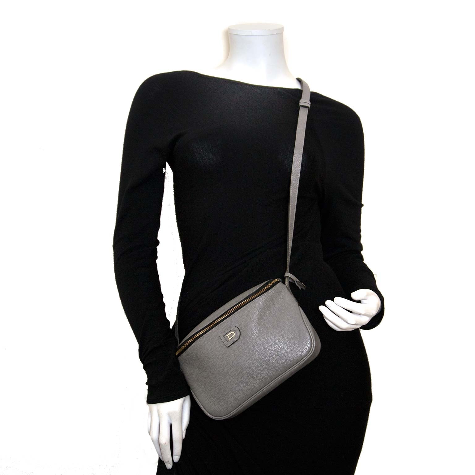 Koop authentieke tweedehands Delvaux tassen online bij Labellov vintage mode webshop