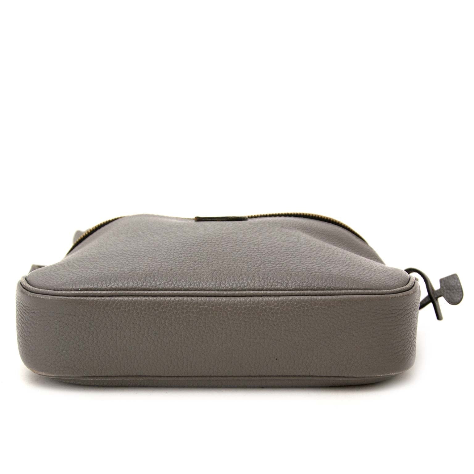 Labellov vintage fashion webshop with authentic Delvaux bags