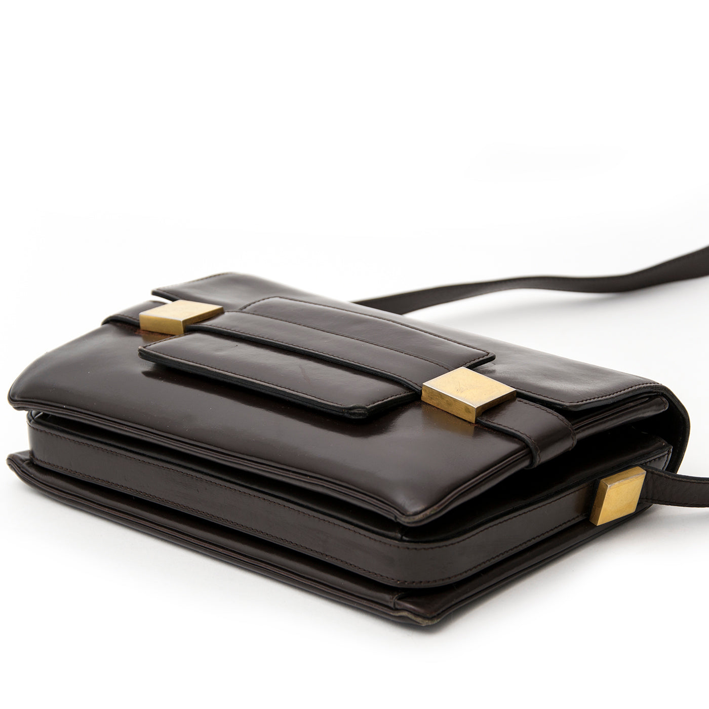 Authentieke Delvaux Madame voor de juiste prijs bij LabelLOV vintage webshop. Veilig online winkelen. Luxe, vintage, mode. Antwerpen, België.