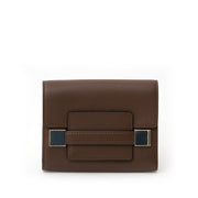 Buy authentic Delvaux wallet at the right price at LabelLOV vintage webshop. Luxe, vintage, fashion. Safe and secure online shopping. Antwerp, Belgium.