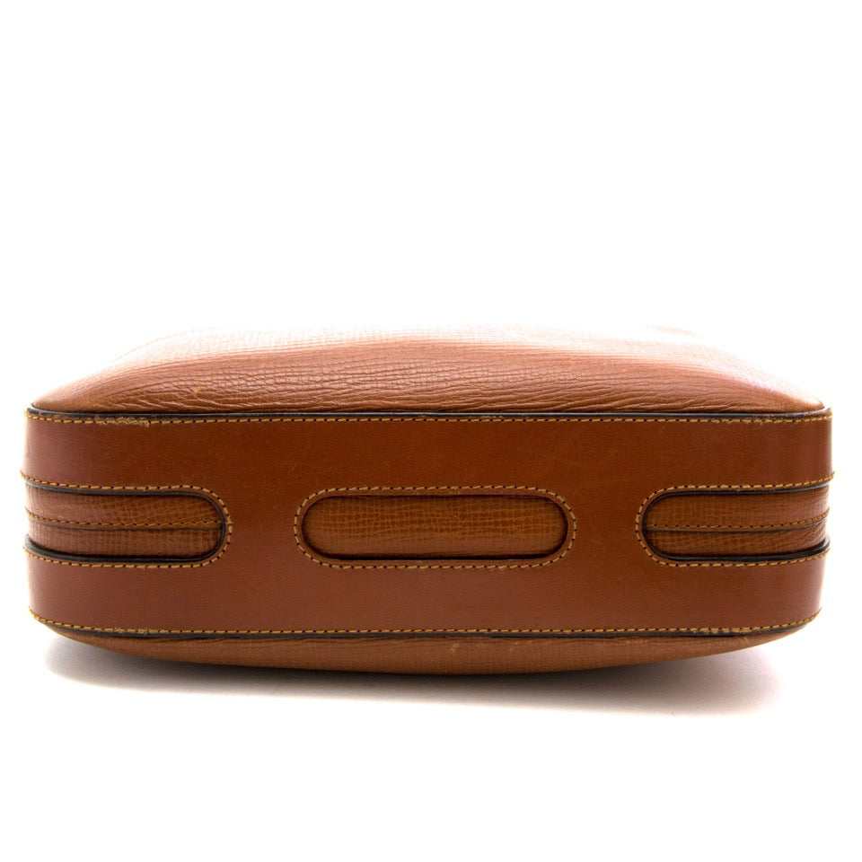 Looking for a new designer bag? Buy your Delvaux Camel Shoulder Bag online