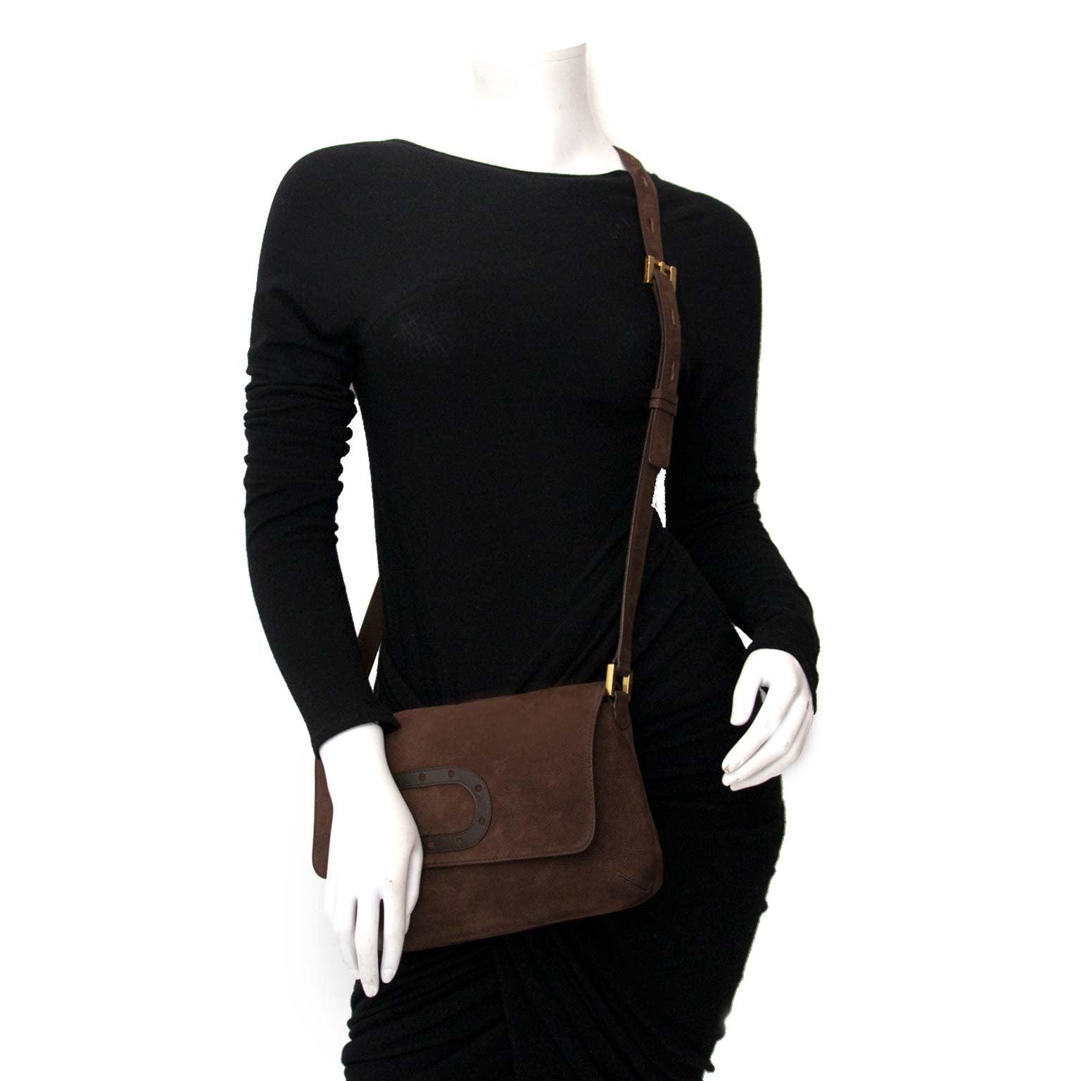 koop veilig online bij labellov.com tegen de beste prijs delvaux bruine nubuck schoudertas