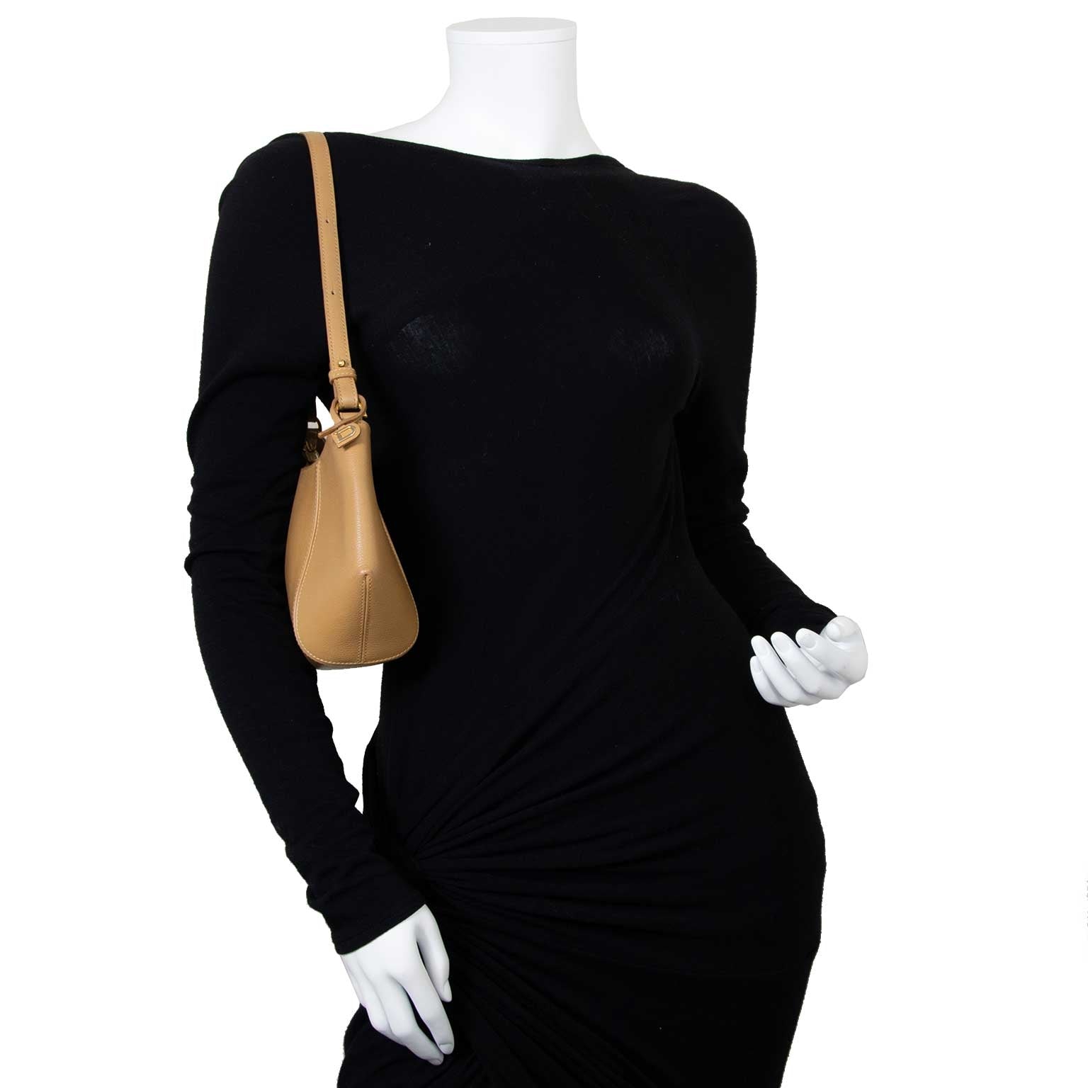 Koop en verkoop uw authentieke Delvaux Beige Desir Shoulder Bag