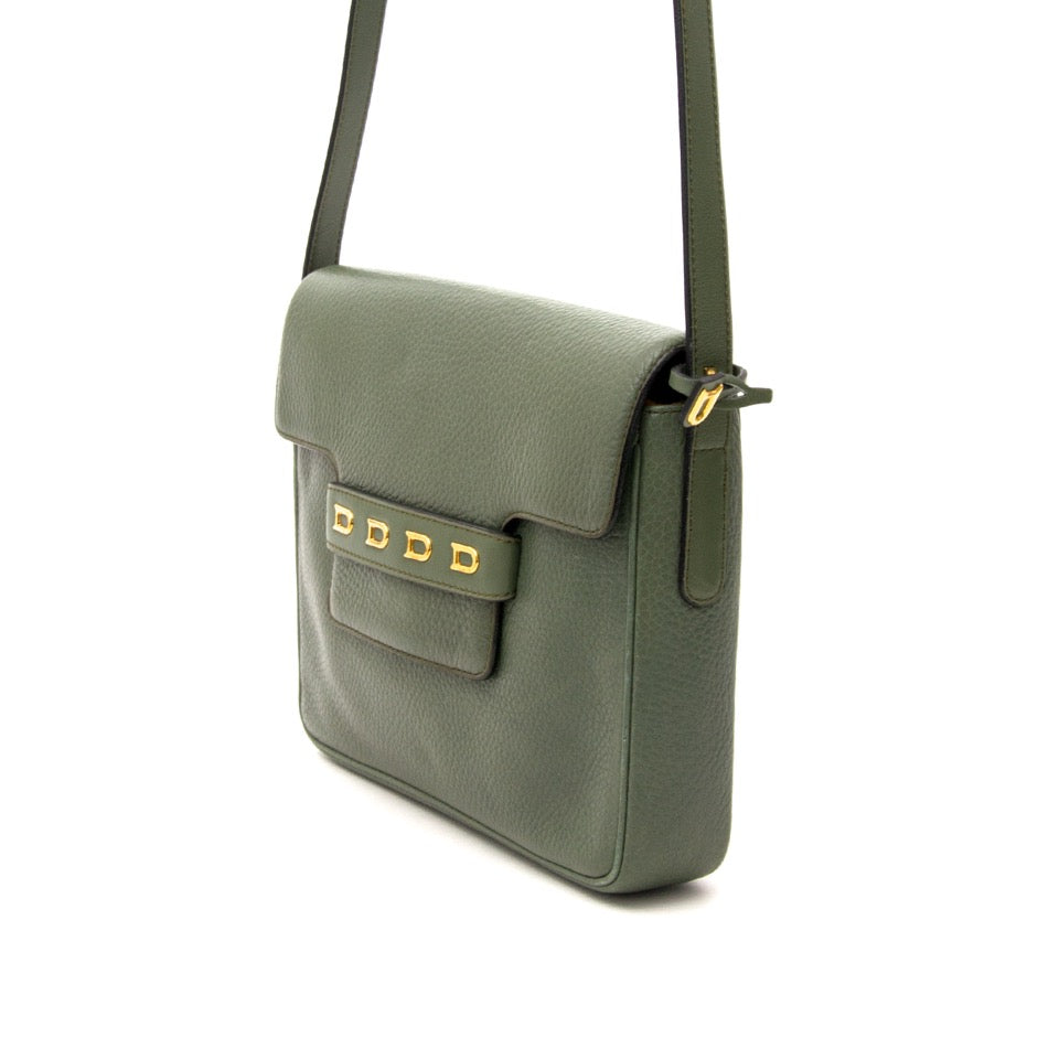 We buy and sell your Delvaux Olive Shoulder Bags for the best price online and with worldwide shipping.