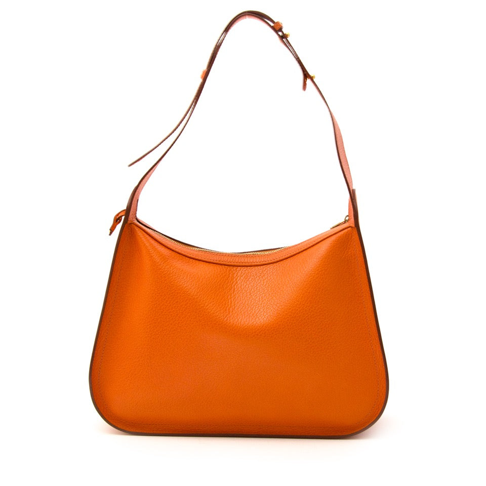 Buy authentic Delvaux Orange Shoulder Bag at the right price at LabelLOV vintage webshop. Luxe, vintage, fashion. Safe and secure online shopping. Antwerp, Belgium.