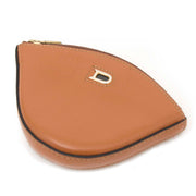Second hand Delvaux camel coin purse for the best price at Labellov webshop. Safe and secure online shopping with 100% authenticity. Seconde main Delvaux camel porte monnaie pour le meilleur prix.