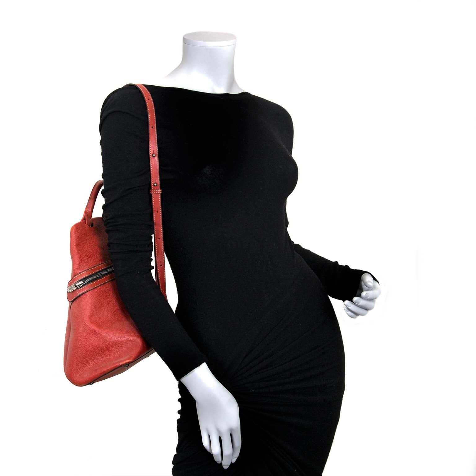 authentic Deux De Delvaux Red Leather Backpack now for sale at labellov antwerp for the best price