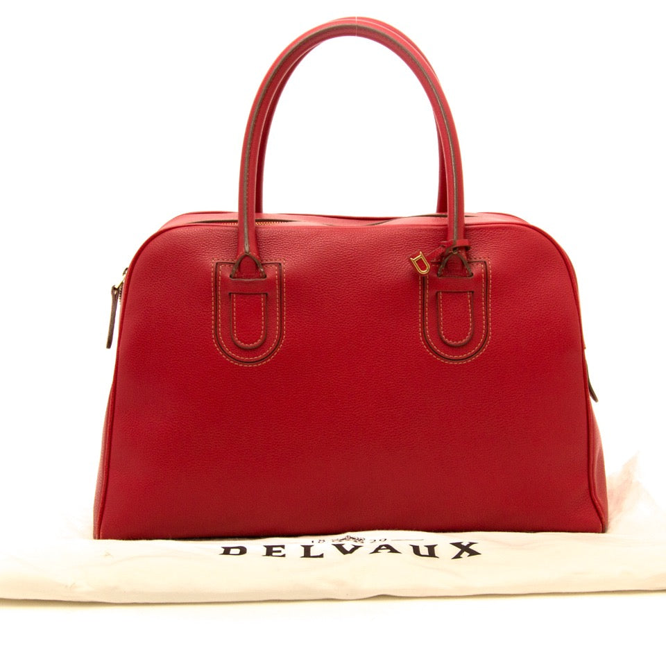 Vintage Delvaux boston bag for the best price at Labellov webshop. Safe and secure online shopping with 100% authenticity. Vintage Delvaux boston bag pour le meilleur prix.