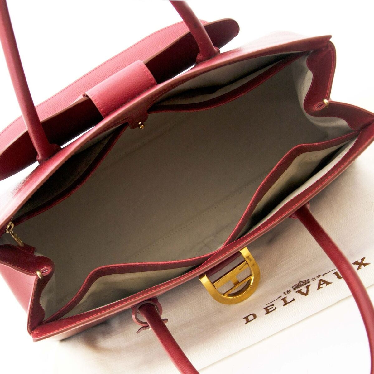 Achetez un authentique Delvaux GM Brillant en rouge pour le bon prix chez LabelLOV
