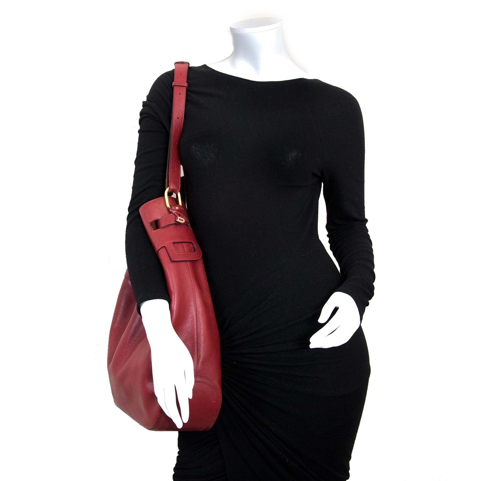 second hand authentic Delvaux Red Leather Catogan Trotteur Bag at labellov.com for the best price