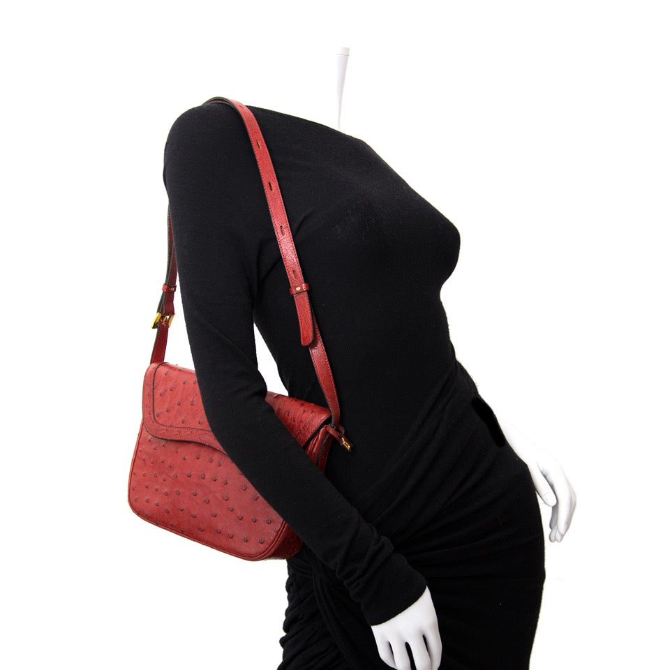 Koop veilig uw designer handtassen online bij Labellov.com tegen de beste prijs