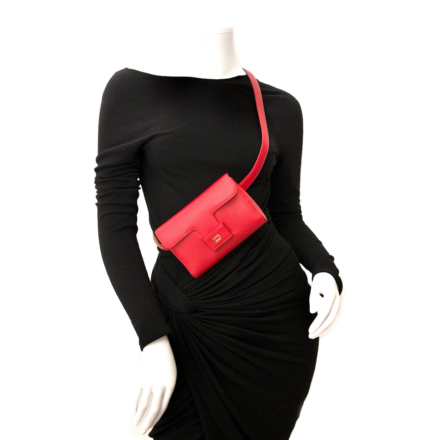 We buy and sell your timeless luxury handbags and accessories from Delvaux