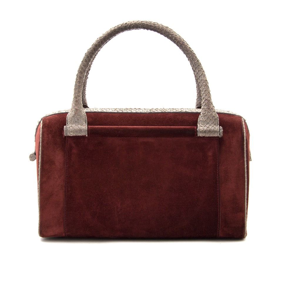 Vintage Delvaux boston bags for the best price at Labellov webshop. Safe and secure online shopping with 100% authenticity. Vintage Delvaux boston sac à main pour le meilleur prix.
