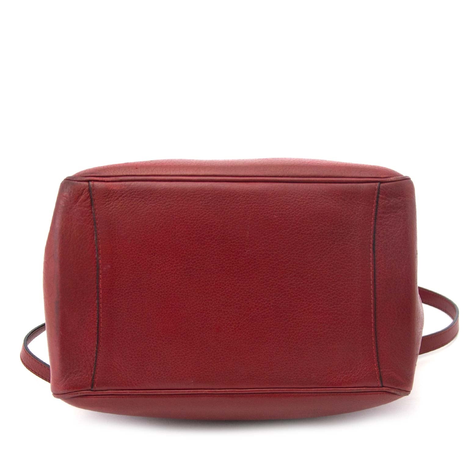buy your authentic designer bags for less at the right price at Labellov