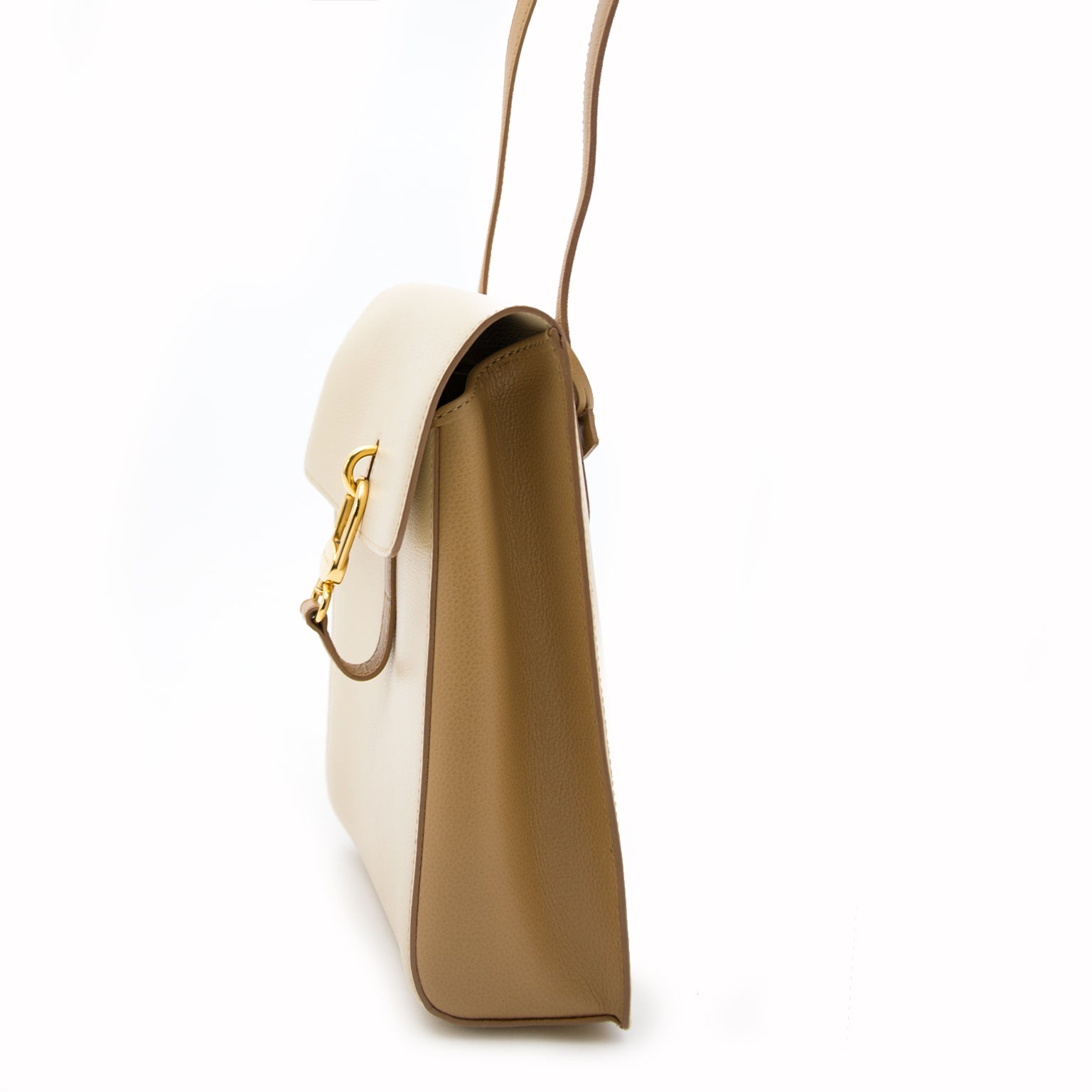 We buy and sell your timeless secondhand treasures such as Delvaux 'Rubis' Jumping Ivoire for the best price.