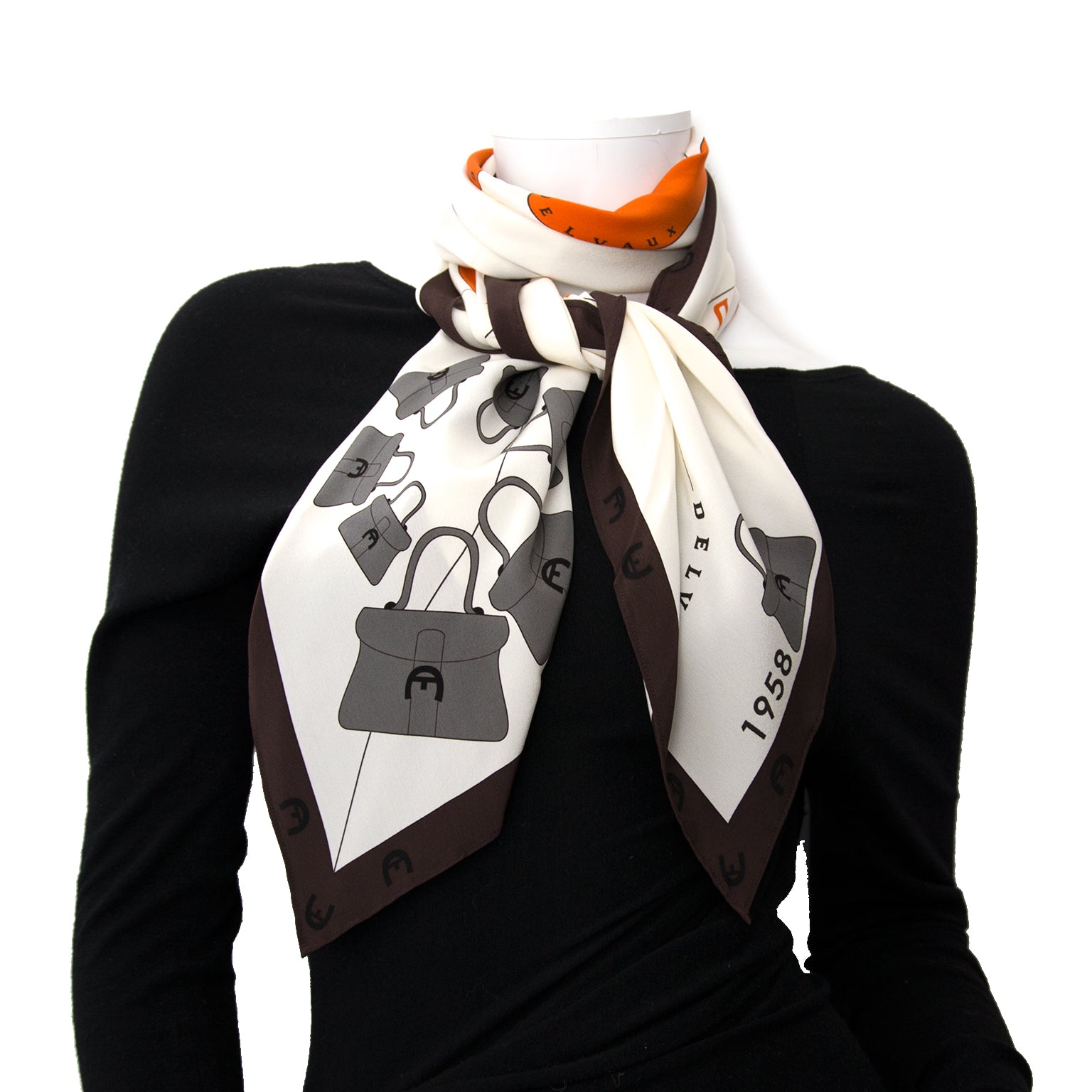 Buy an authentic Delvaux Brillant Print Scarf at the right price at Labellov.com.