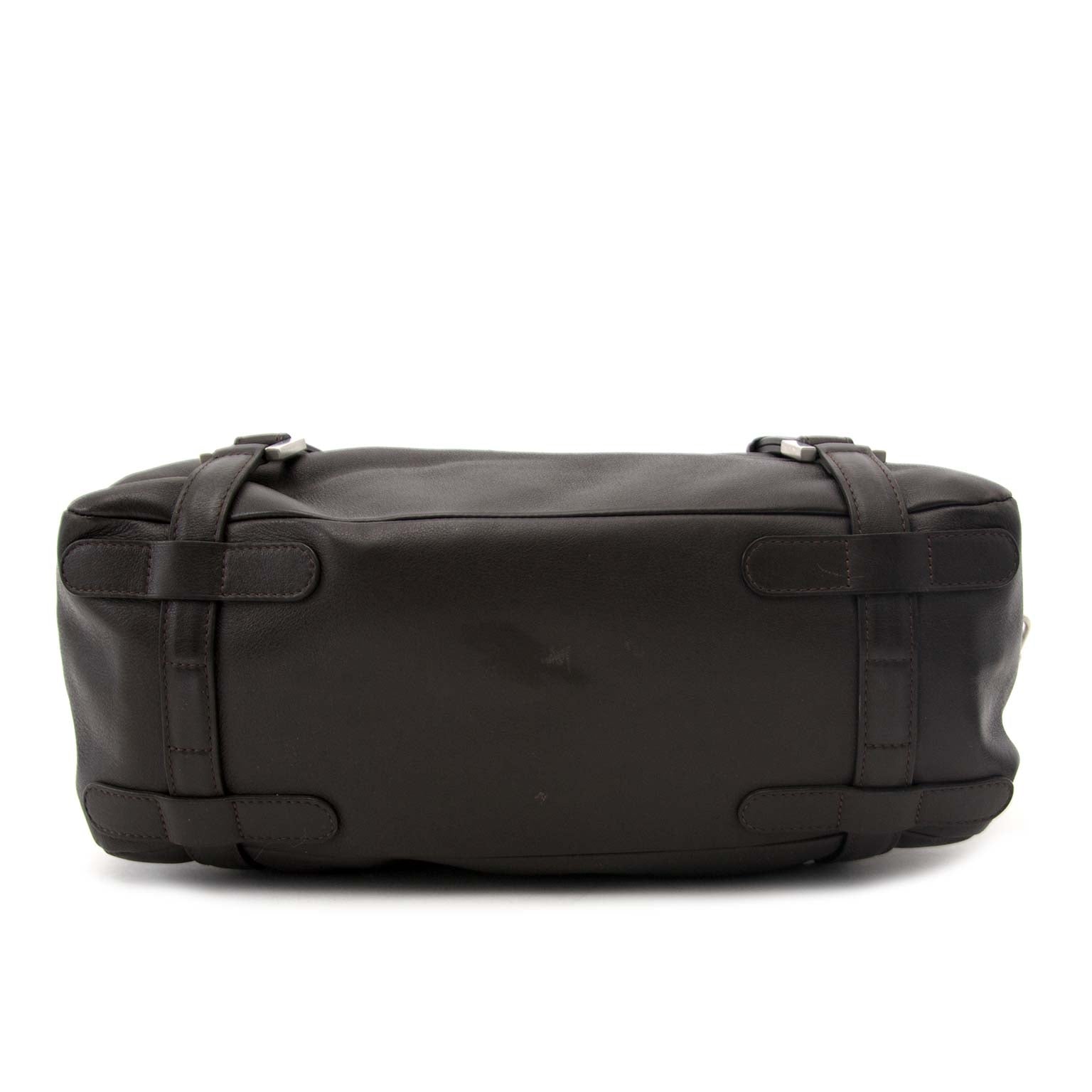 buy your designer handbags at the right price at Labellov, online vintage webshop. Safe and secure shopping.