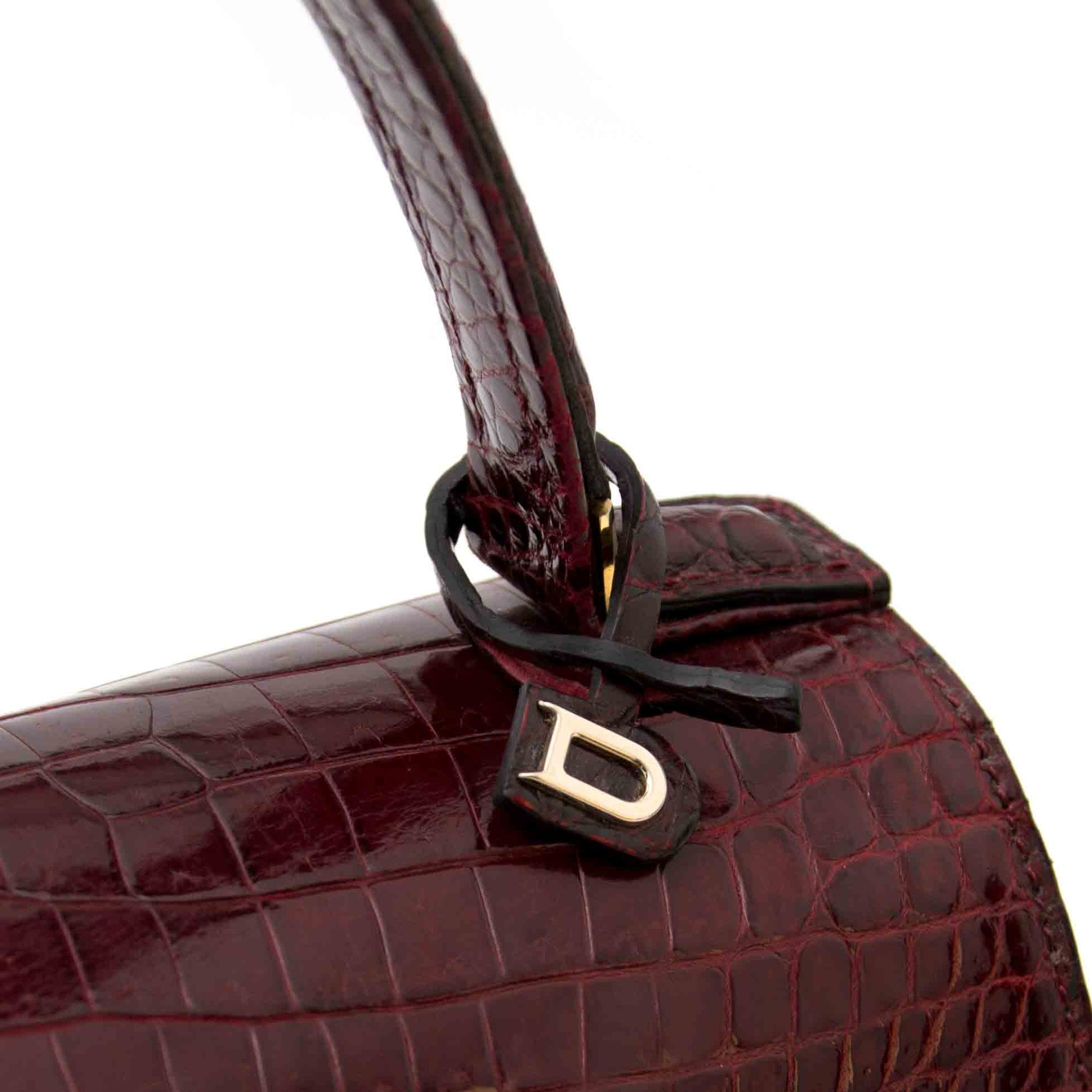 Bent u op zoek naar een Delvaux Tempete PM in Bordeaux croco leder?