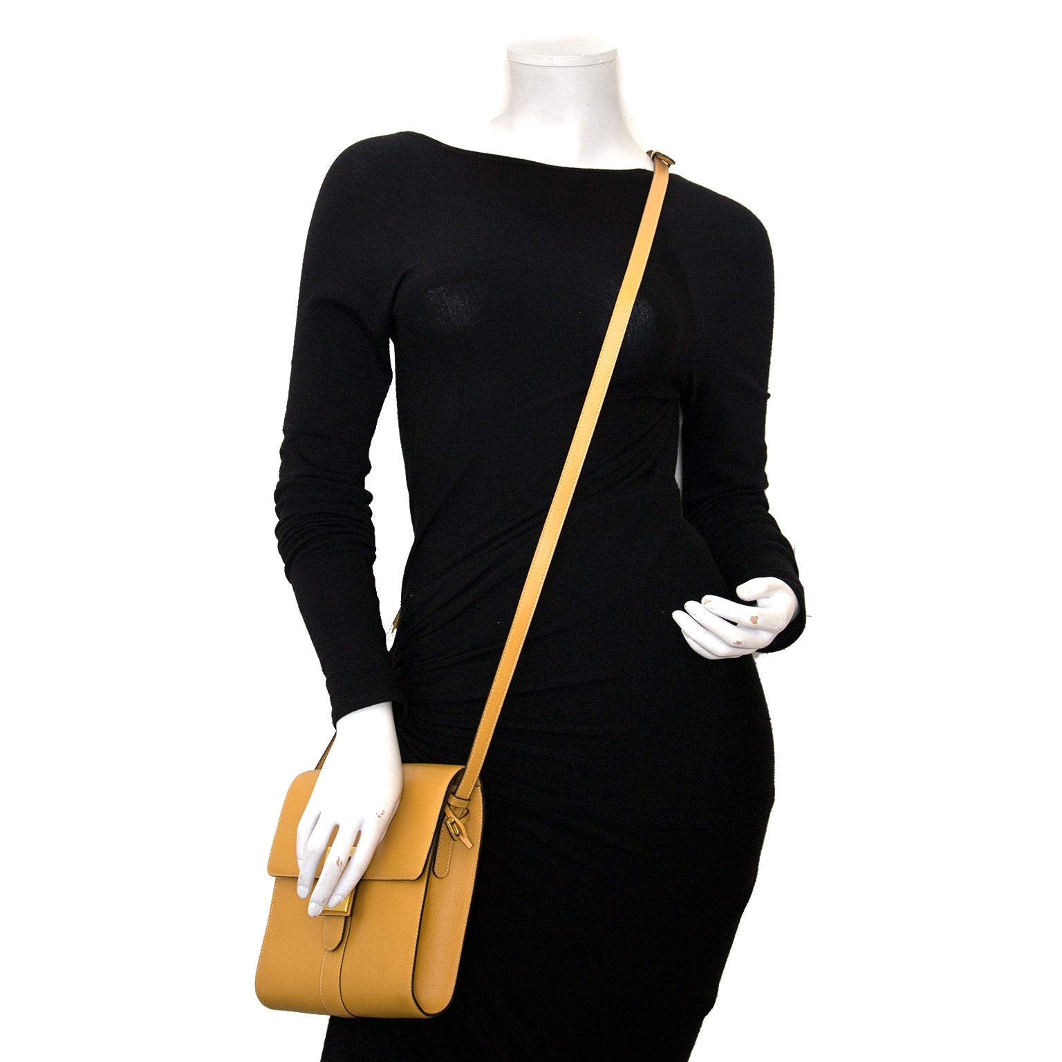 Authentic Delvaux bag for sale online at Labellov secondhand vintage