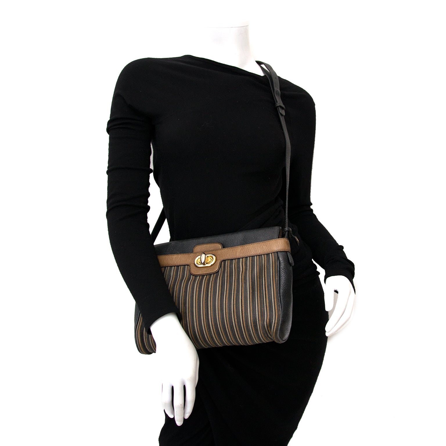 Koop en verkoop uw Delvaux toile de cuir schoudertas aan de beste prijs bij Labellov